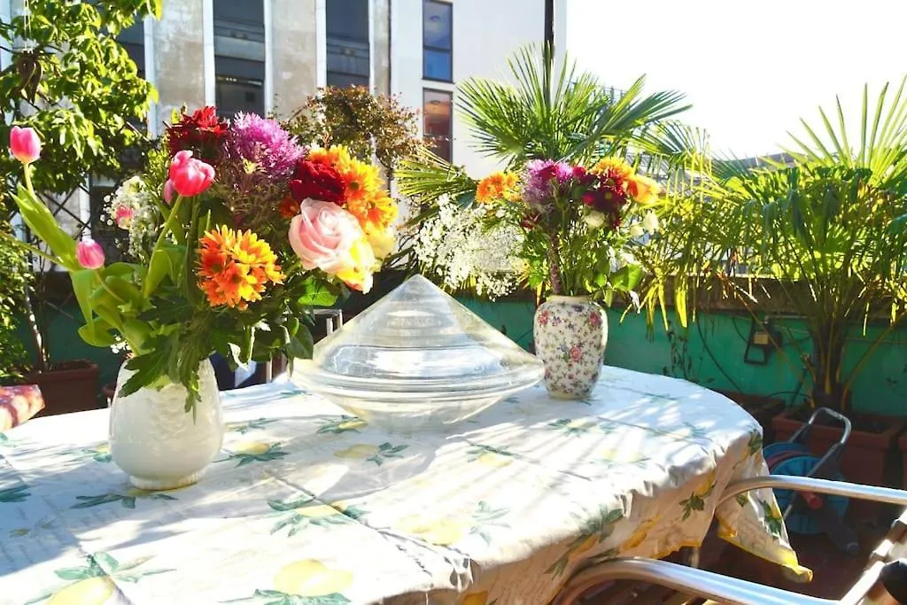 City-Life Duomo: Central Apartment with Sunny Terrace Milan