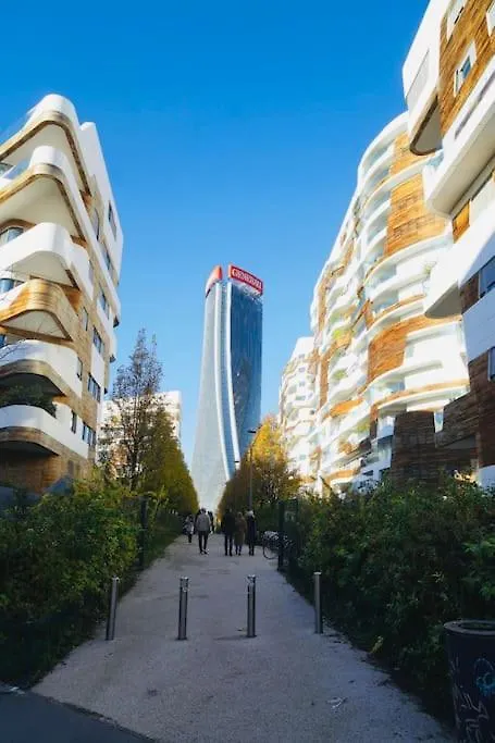 City-Life Duomo: Central Apartment with Sunny Terrace Milan